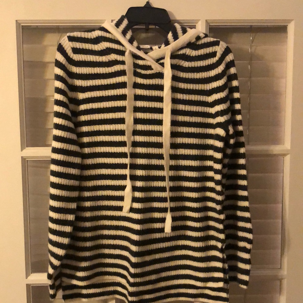 Women’s Gap sweater